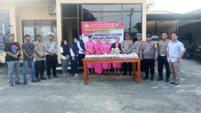 Polsek Sungai Kanan Berbagi Takjil Kepada Masyarakat di Bulan Suci Ramadan 1446 H
