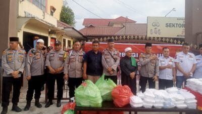 Polsek Medan Tembung dan Pokdarkamtibmas Bagi Takjil Ramadan
