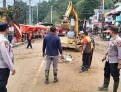 Polres Simalungun dan Pihak Terkait Pulihkan Akses Jalan di Parapat