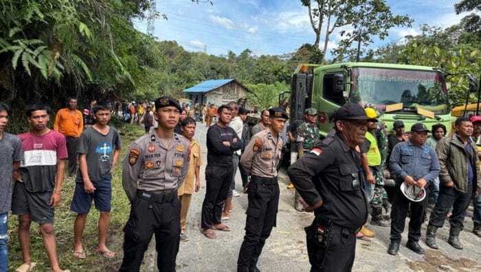 Polisi dan Instansi Terkait Amankan Lokasi Pascagempa di Kabupaten Taput