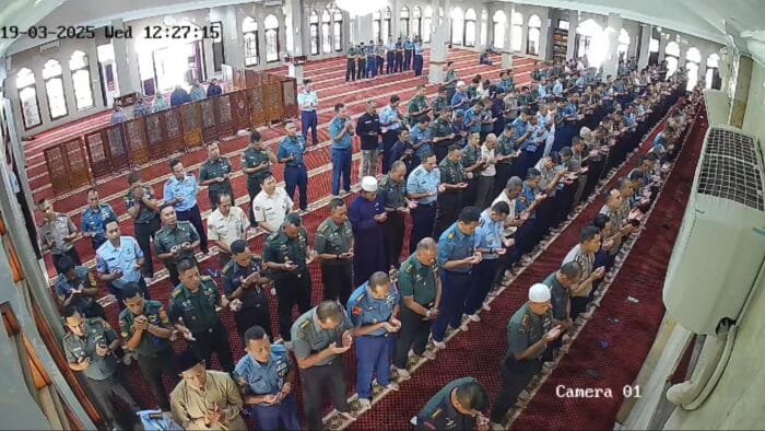 Sesko TNI Gelar Salat Gaib dan Doa Bersama untuk Anggota Polri yang Gugur di Lampung