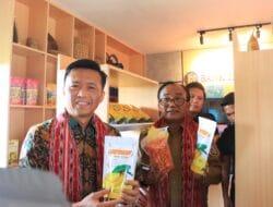 Wakil Bupati Samosir Bersama Kepala KPw BI Sibolga Resmikan Galeri UMKM Bukit Holbung