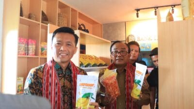 Wakil Bupati Samosir Bersama Kepala KPw BI Sibolga Resmikan Galeri UMKM Bukit Holbung
