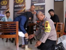 Kapolres Langsa Serahkan Dua Kaki Palsu Buatan Ipda M Safi’i
