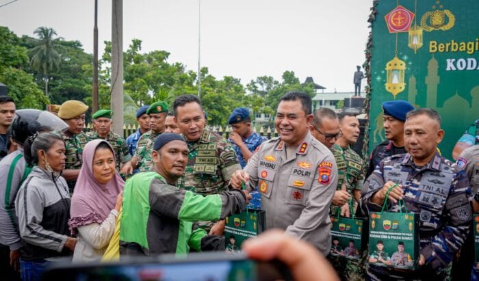 Berbagi Berkah Ramadan: TNI-Polri Pererat Sinergi dengan Masyarakat Kota Medan