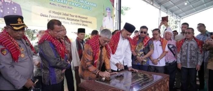 Bupati Karo Resmikan Masjid Jabal Tsur Al Musannif dan Sarana Air Bersih di Desa Penampen