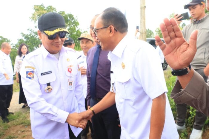 Wabup Samosir Terima Bantuan Pertanian dari Provinsi Sumut