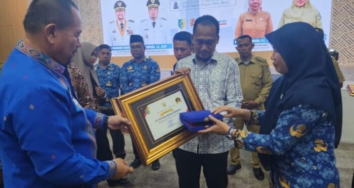 Bupati Batu Bara Serahkan 116.076 SPPT PBB-P2