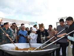 Gubsu Bersama Bupati se-Kawasan Danau Toba Hadiri Mangan Baggal di Pantai Bebas Parapat