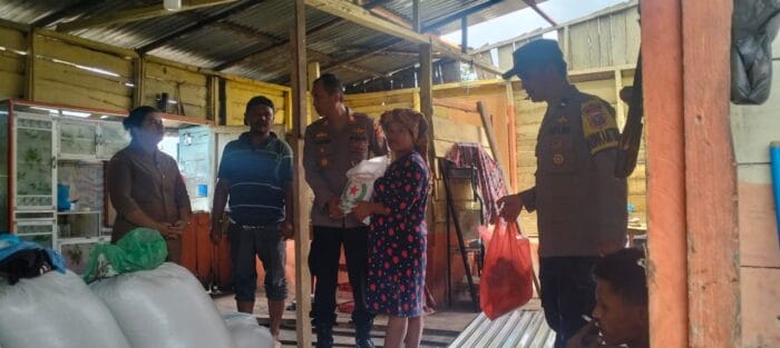 Polres Dairi Salurkan Bantuan untuk Korban Angin Puting Beliung di Siempat Nempu Hulu
