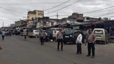 Satlantas Polres Tanah Karo Tertibkan dan Amankan Pusat Pasar Kabanjahe