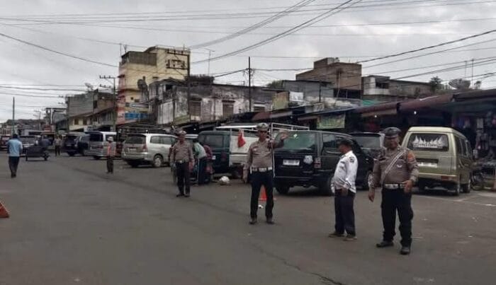 Satlantas Polres Tanah Karo Tertibkan dan Amankan Pusat Pasar Kabanjahe