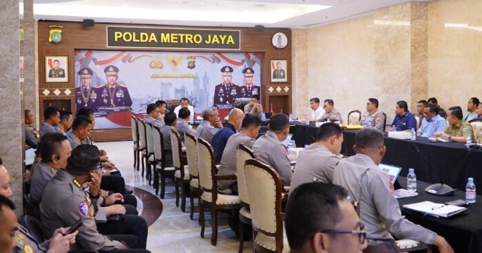 Kapolda Metro Gelar Rakor Pastikan Peringatan Hari Buruh Berjalan Lancar dan Aman