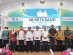 Bupati Karo Serahkan SHM Untuk Warga Relokasi dan Penghargaan Inovasi Pemerintah Daerah