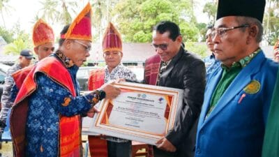 Bupati Tapteng Pembina Upacara Hardiknas 2025