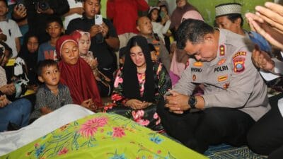 Kapolda Sumut Melayat ke Rumah Duka Korban Tawuran di Belawan