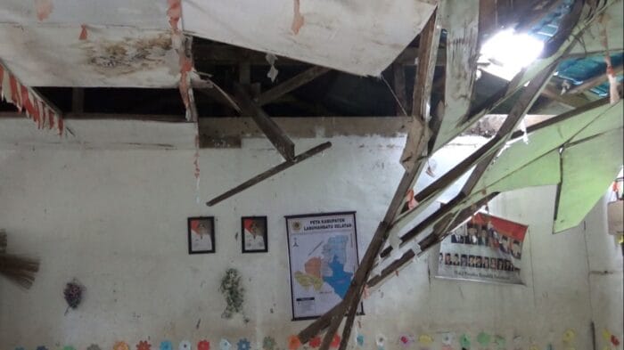 Roof Deck Ruang Kelas SDN 20 Sisumut Ambruk, Aktivitas Belajar Terganggu