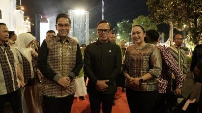 Kenakan Songket Medan, Rico Waas dan Ketua TP PKK Tampil Kompak di Gala Dinner Munas VII APEKSI Surabaya