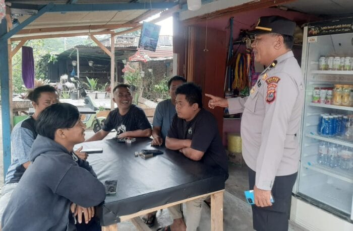 Polres Samosir Beri Penyuluhan Antisipasi Tindakan Premanisme di Desa Pardomuan I Pangururan
