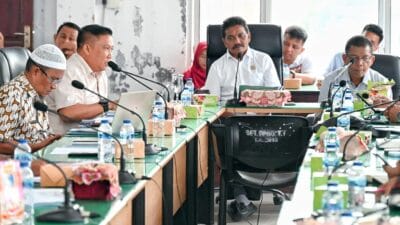 RDP dengan DPRD, Sekdakab Tapteng: Pemkab Akan Tinjau Kembali Penerima Beasiswa Berprestasi Kurang Mampu Kuliah di PTN