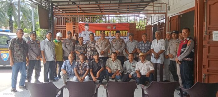 Polres Labusel Gelar Jumat Curhat di Dusun Pirbun C, Warga Keluhkan Maraknya Pencurian Sawit dan Narkoba