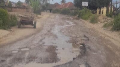 Jalan Rusak Mengganggu Pengendara Jalan Nasional Kabupaten Karo ke Aceh Tenggara