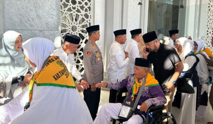 Komandan Batalyon C Brimob Polda Sumut Hadiri Pemberangkatan Jemaah Haji Kloter 20 Tapsel