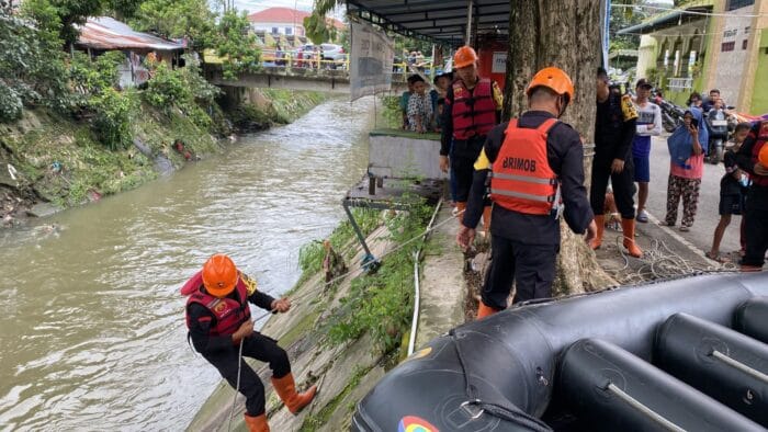 Brimob Polda Sumut Respons Cepat: 11 Personel Dikerahkan Cari Korban Hanyut di Sungai Deli