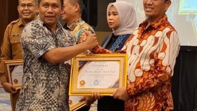 Pemkab Tapteng Terima Penghargaan dari BPJS Kesehatan Pusat