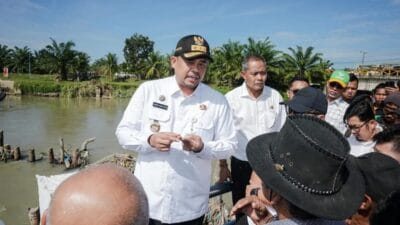 Gubsu Bobby Nasution Tinjau Tanggul Jebol di Sei Dalu-Dalu