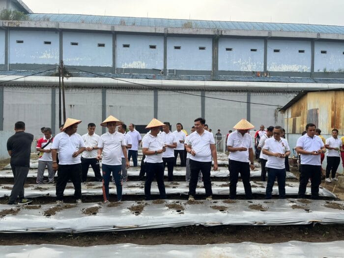 Jalan Santai & Penanaman Bibit Cabai Merah Rutan Kelas I Medan