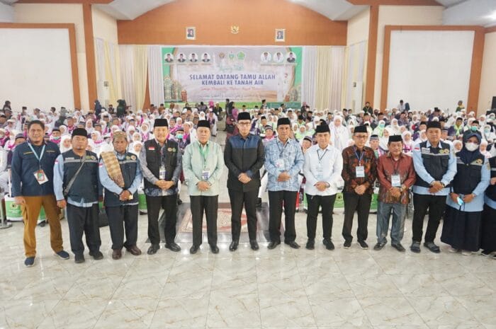 Wali Kota Medan Sambut Kepulangan Jemaah Haji Kloter 9