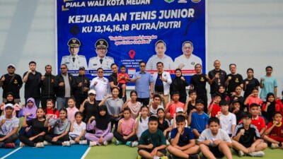 Rico Waas Buka Kejuaraan Tenis Lapangan Kelompok Umur