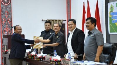 Bupati Samosir Bersama DPRD Tetapkan Tiga Ranperda Jadi Perda