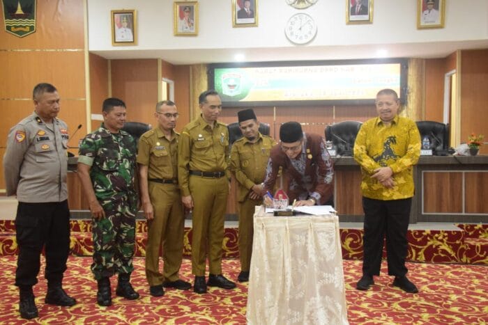 Ranperda Pertanggungjawaban APBD 2024 dan Renja 2026 Kabupaten Solok Disahkan