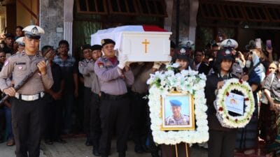 Polres Tapteng Laksanakan Upacara Pemakaman Almarhum Aipda Riko Krissanto Nahampun di Pandan