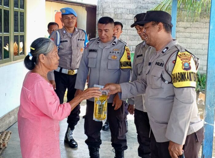 Polsek Pandan Hadirkan Senyum di Tapteng Melalui Bakti Sosial Presisi Polri