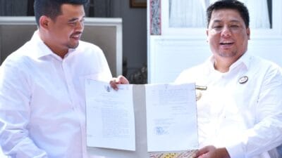 Gubsu Bobby Nasution Resmi Serahkan Aset Rumah Dinas Bupati Kepada Pemkab Samosir