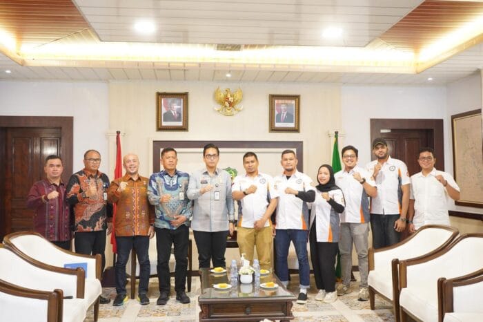 Rico Waas Sambut Perayaan Anniversary Ke-13 Mercedes Benz W202