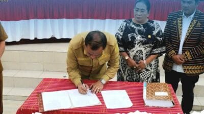 Bupati Karo Tandatangani Keputusan Bersama Ranperda RPJMD 2025-2029 Dalam Rapat Paripurna DPRD