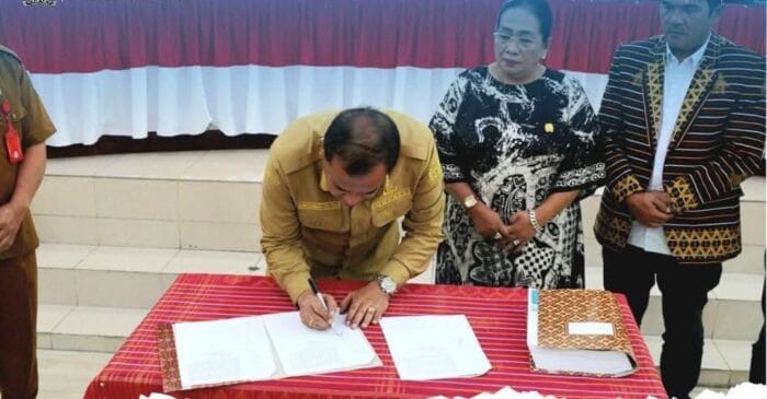 Bupati Karo Tandatangani Keputusan Bersama Ranperda RPJMD 2025-2029 Dalam Rapat Paripurna DPRD