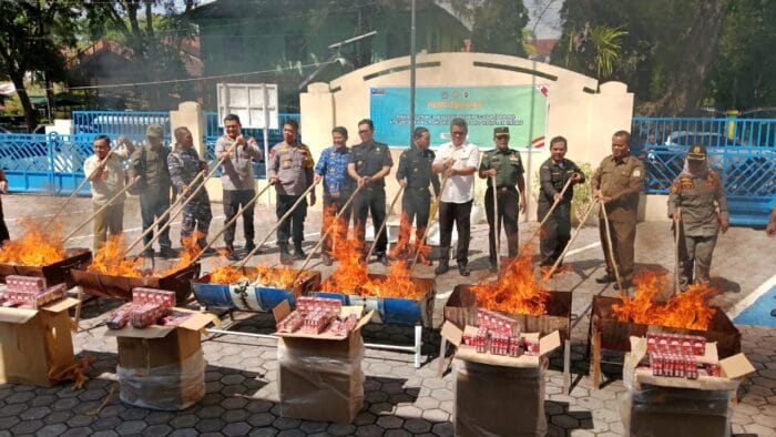 BC Langsa Musnahkan Rokok Ilegal dan Hewan