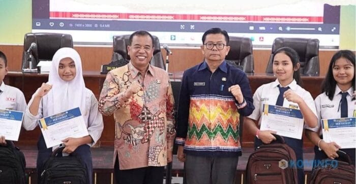 Bupati Karo Hadiri Pemberangkatan Siswa Penerima Beasiswa Murni dari Perusahaan Pengelola CSR Tahun 2025