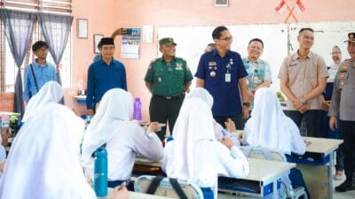 Dukung Penuh Program Makan Bergizi Gratis, Rico Waas Tinjau Langsung Pelaksanaan di SMPN 20