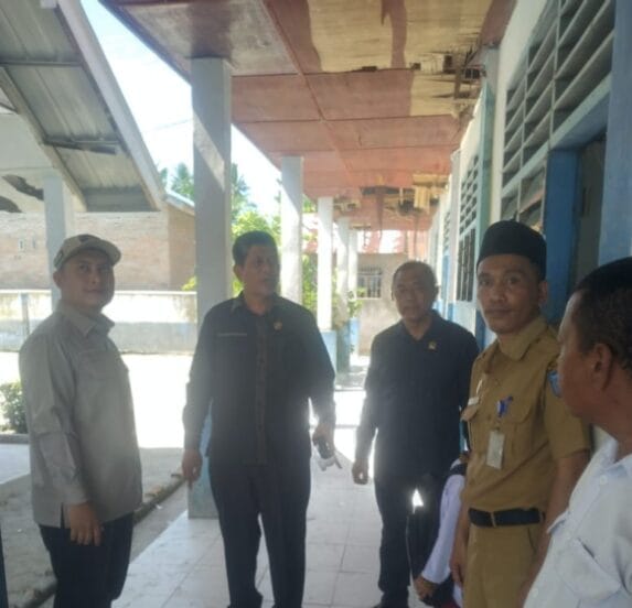 DPRD Batu Bara Tinjau Kondisi SD Negeri 015868 Desa Lalang yang Rusak