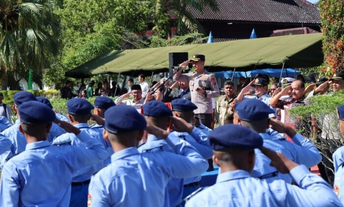 Kapolres Tapteng Hadiri Pelantikan Siswa Baru SMAN 1 Matauli Pandan