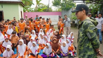 Rico Waas Tebar Keceriaan di SDN 067263 Medan Marelan