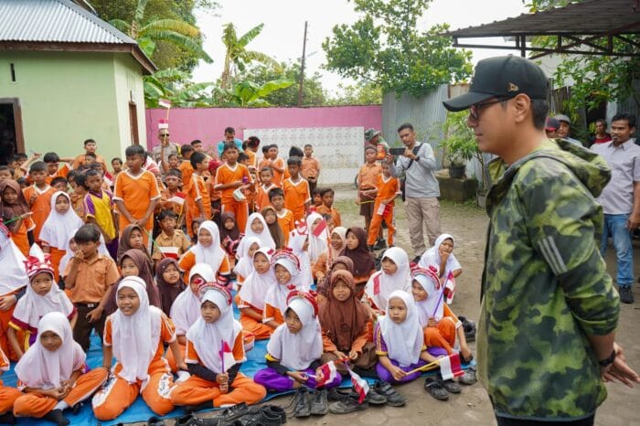 Rico Waas Tebar Keceriaan di SDN 067263 Medan Marelan