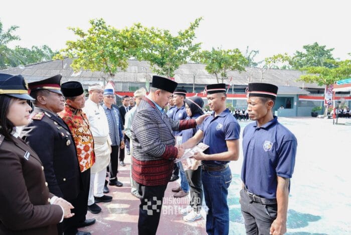 Bupati Batu Bara Serahkan Remisi Hari Kemerdekaan Kepada Warga Binaan Lapas Labuhan Ruku