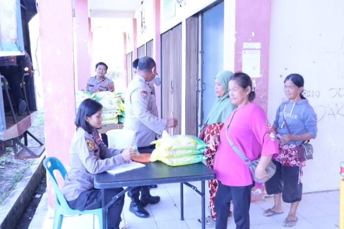 Polri dan Bulog Sukses Gelar Gerakan Pangan Murah di Tapteng, 10 Ton Beras Habis Terjual